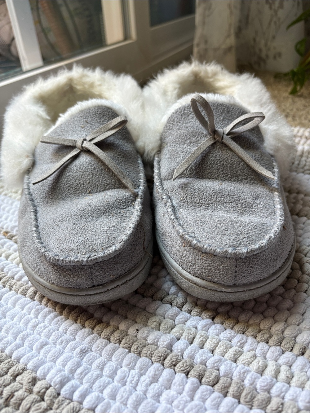 Cozy Grey Suede Faux-Fur Lined Slippers